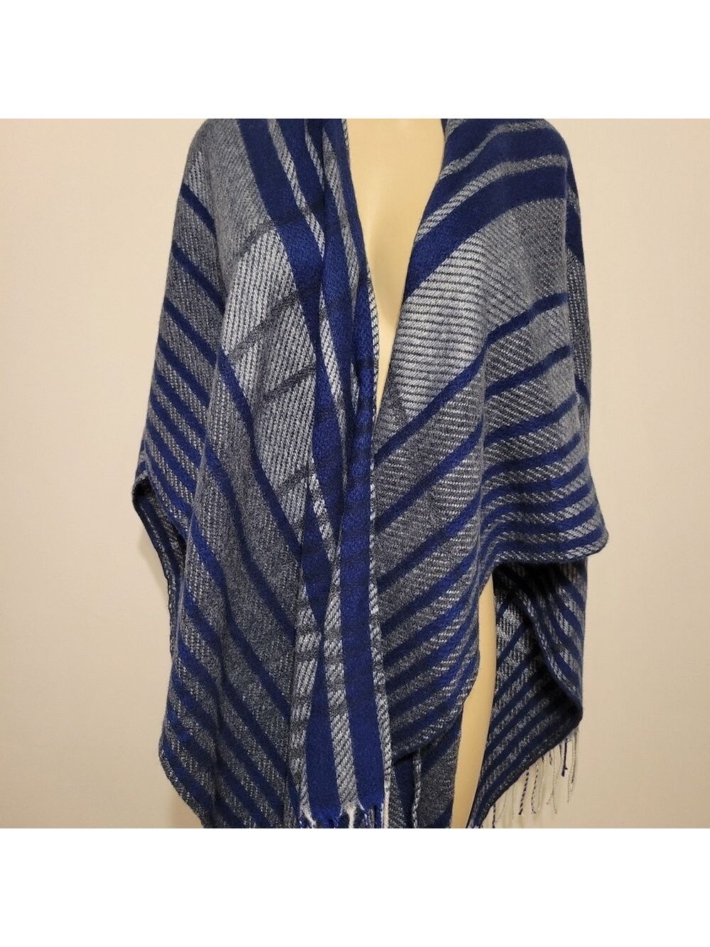 Woolrich Poncho Onesize Blue Shawl Rodeo Winter Farm Mountians Aztec - Picture 3 of 7